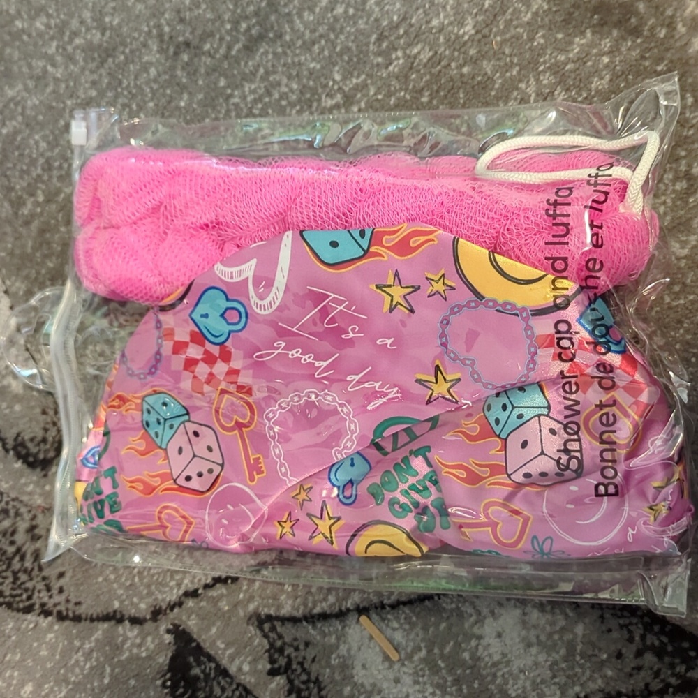 Shower cap and Luffa set new